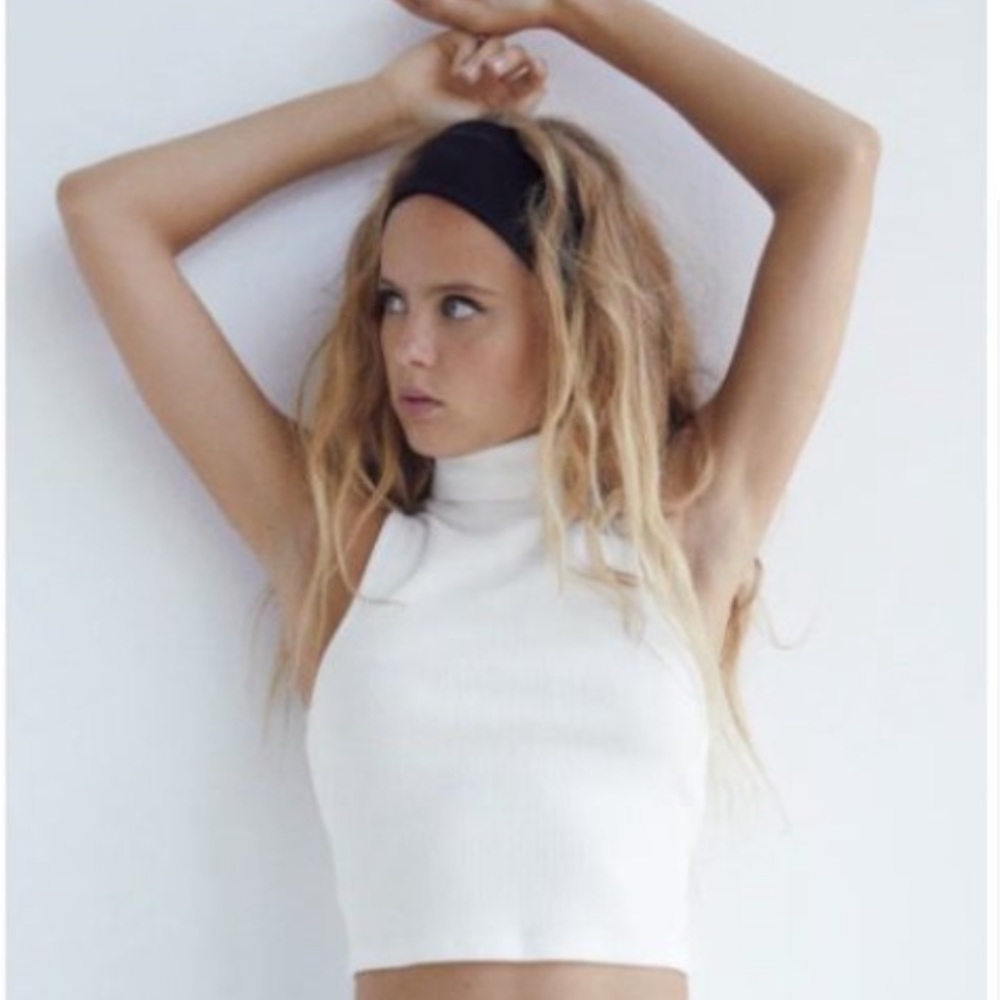 Zara White Cropped Sleeveless Shirt.
